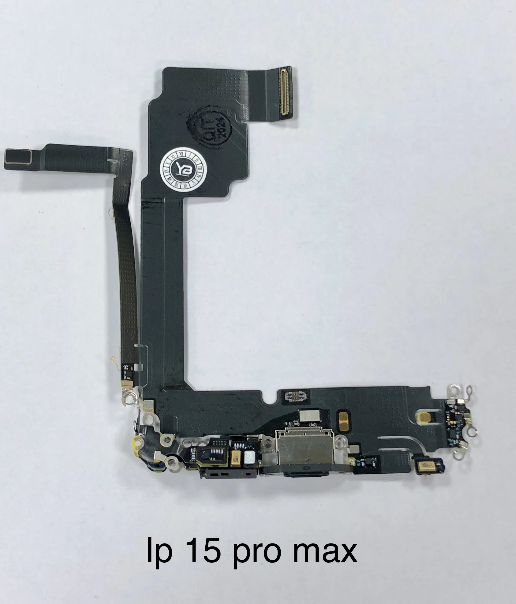 فلت شارژ روکاری آیفون 15 پرومکس