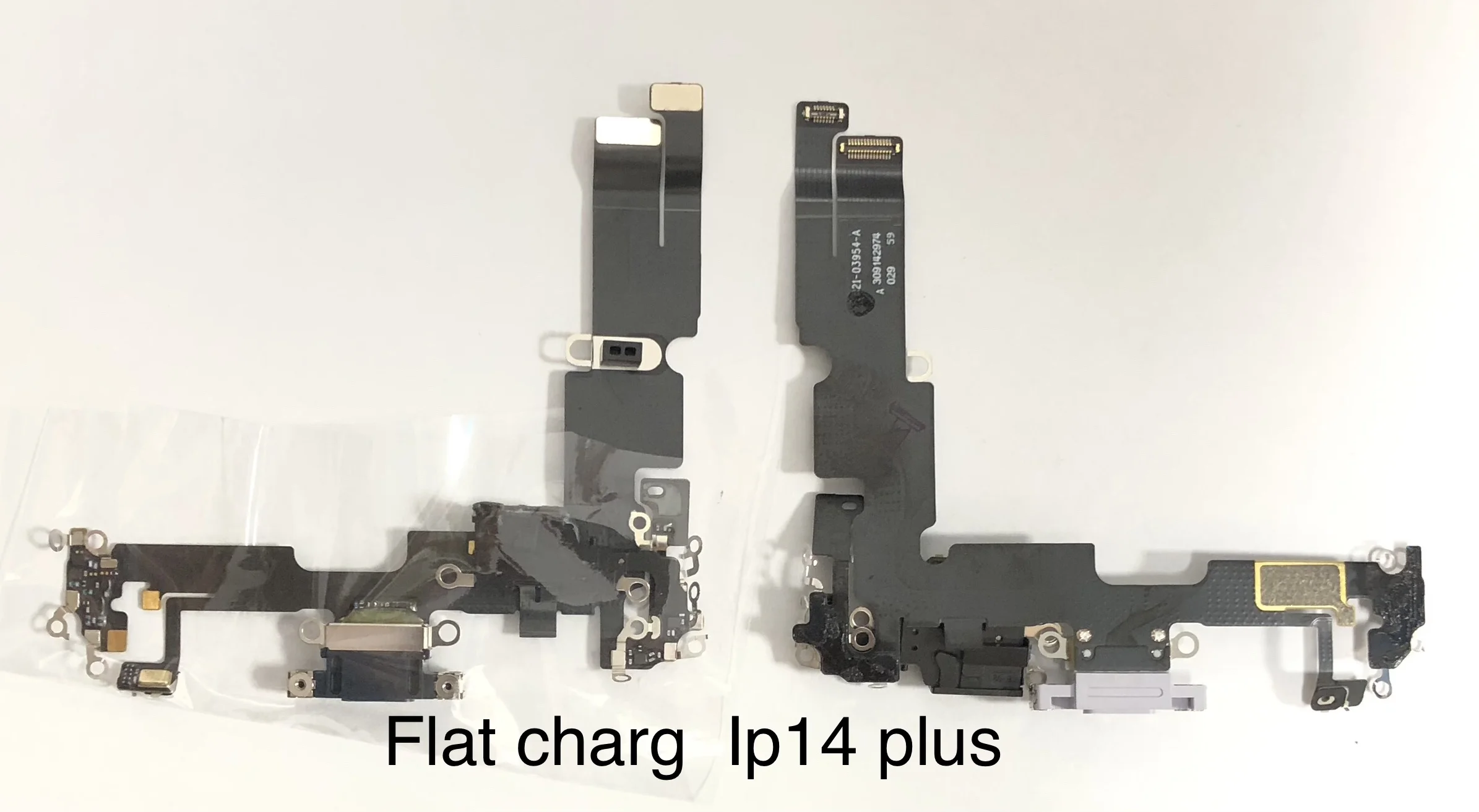 فلت شارژ روکاری آیفون 14 پلاس