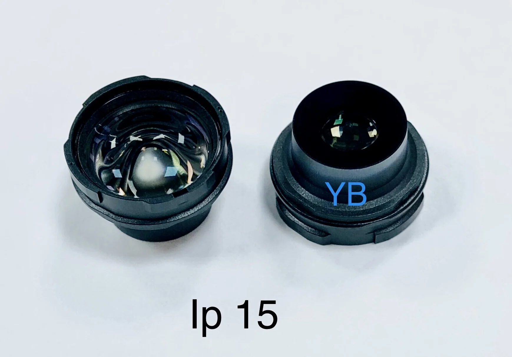 عدسی لنز دوربین آیفون 15